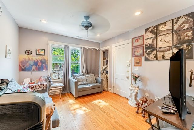 833 N Keystone Avenue, Chicago, IL 60651