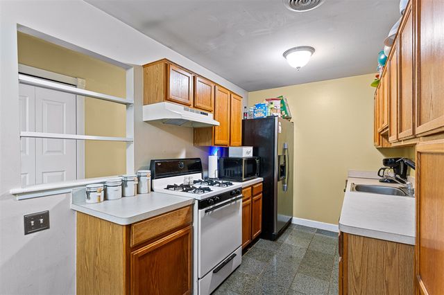 44447 Savery Drive, Canton, MI 48187