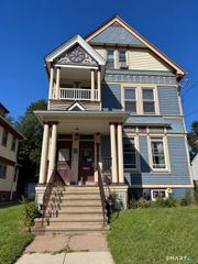 35 Maple Street, New Haven, CT 06511