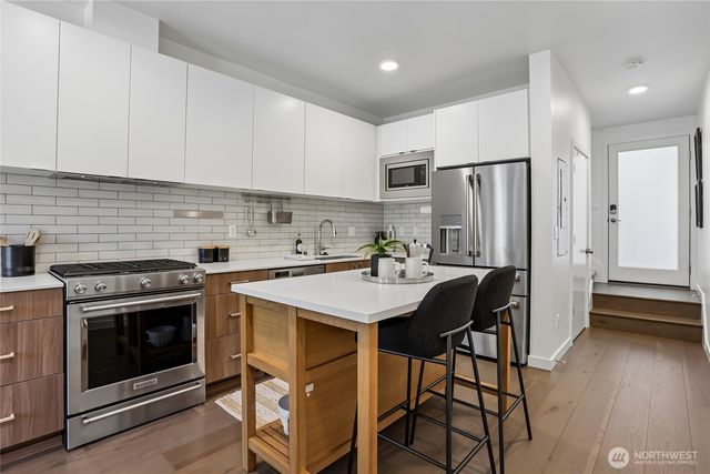4354 6th Avenue NW, Seattle, WA 98107