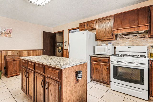 1754 W Chippewa River Road, Midland, MI 48640