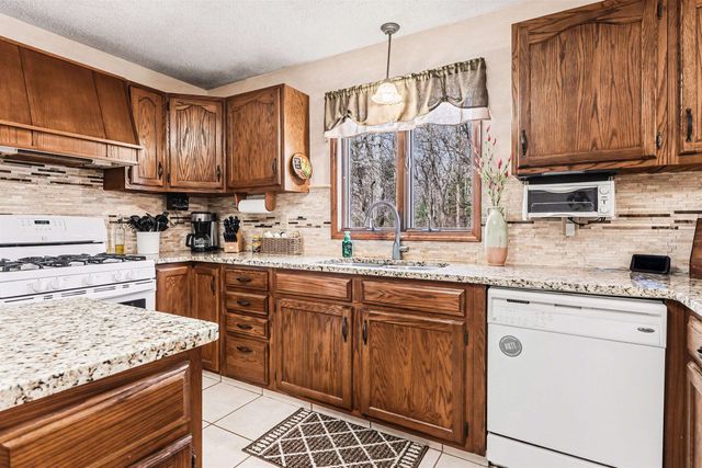 1754 W Chippewa River Road, Midland, MI 48640