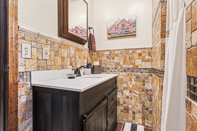 1754 W Chippewa River Road, Midland, MI 48640