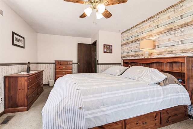 1754 W Chippewa River Road, Midland, MI 48640