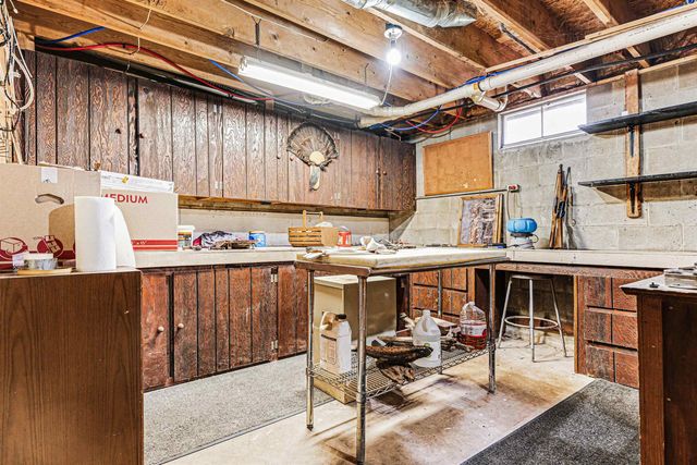1754 W Chippewa River Road, Midland, MI 48640