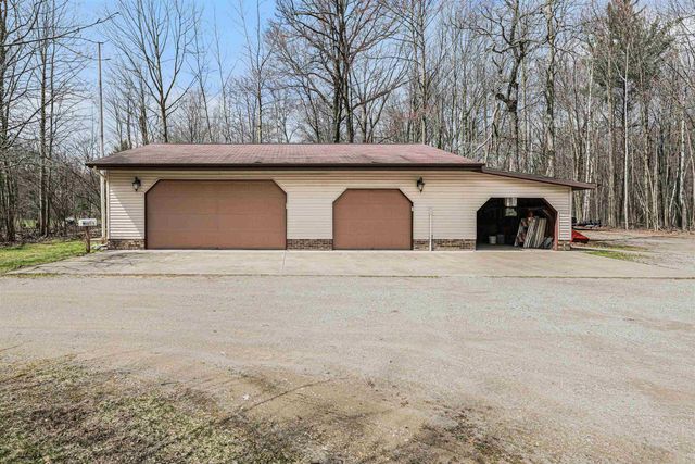 1754 W Chippewa River Road, Midland, MI 48640