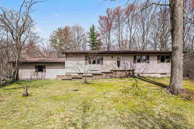 1754 W Chippewa River Road, Midland, MI 48640