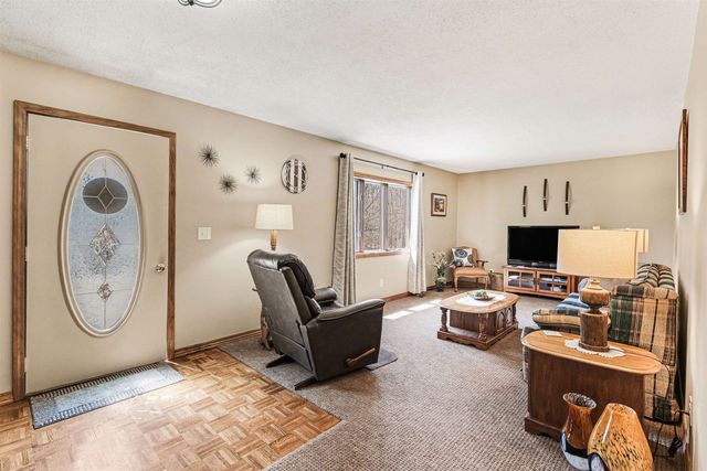 1754 W Chippewa River Road, Midland, MI 48640
