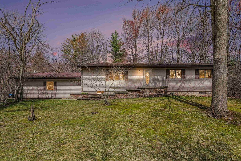 1754 W Chippewa River Road, Midland, MI 48640