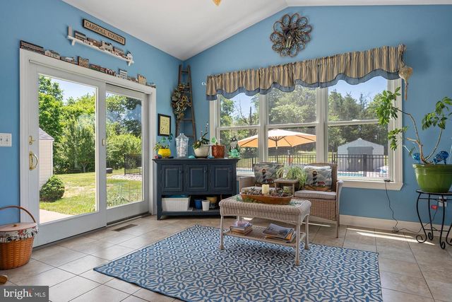 75 SAINT JOHNS RD W, Littlestown, PA 17340