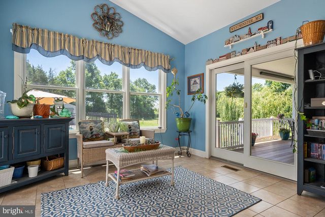 75 SAINT JOHNS RD W, Littlestown, PA 17340