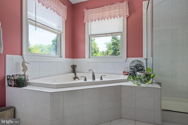 75 SAINT JOHNS RD W, Littlestown, PA 17340