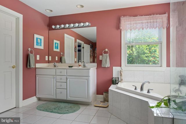 75 SAINT JOHNS RD W, Littlestown, PA 17340