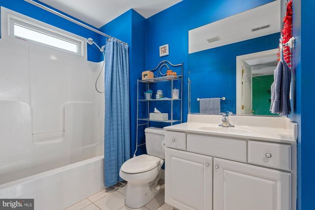 75 SAINT JOHNS RD W, Littlestown, PA 17340