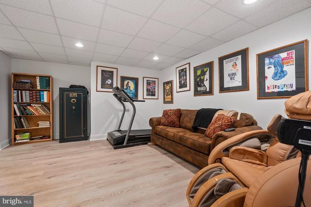 75 SAINT JOHNS RD W, Littlestown, PA 17340