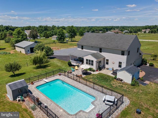 75 SAINT JOHNS RD W, Littlestown, PA 17340