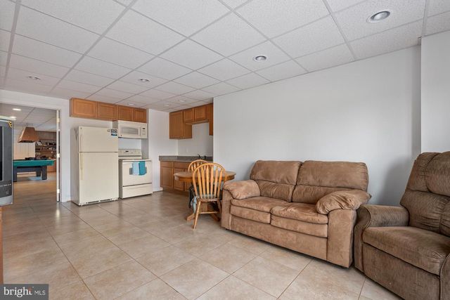 75 SAINT JOHNS RD W, Littlestown, PA 17340