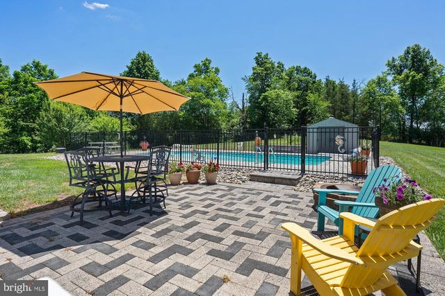 75 SAINT JOHNS RD W, Littlestown, PA 17340