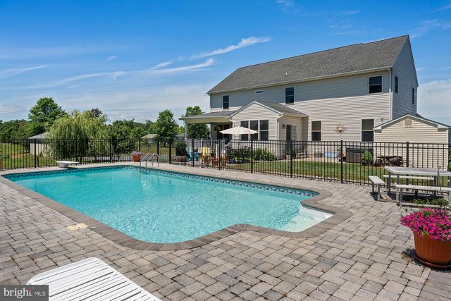 75 SAINT JOHNS RD W, Littlestown, PA 17340