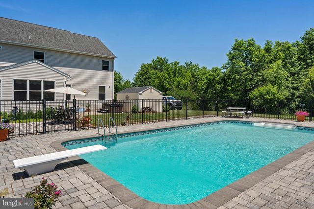 75 SAINT JOHNS RD W, Littlestown, PA 17340
