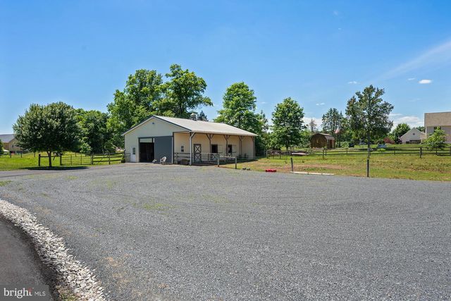 75 SAINT JOHNS RD W, Littlestown, PA 17340