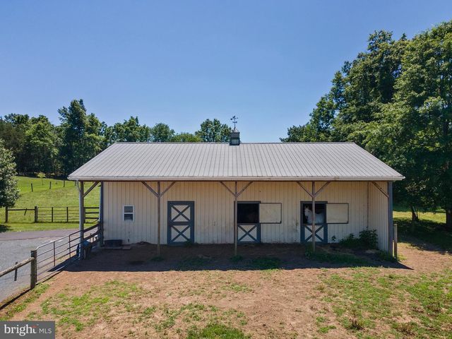 75 SAINT JOHNS RD W, Littlestown, PA 17340