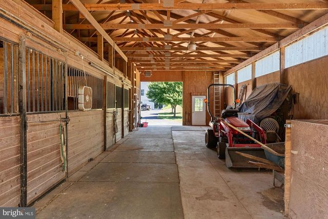 75 SAINT JOHNS RD W, Littlestown, PA 17340