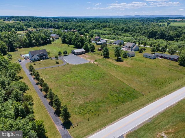75 SAINT JOHNS RD W, Littlestown, PA 17340