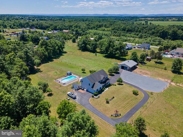 75 SAINT JOHNS RD W, Littlestown, PA 17340