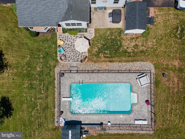 75 SAINT JOHNS RD W, Littlestown, PA 17340