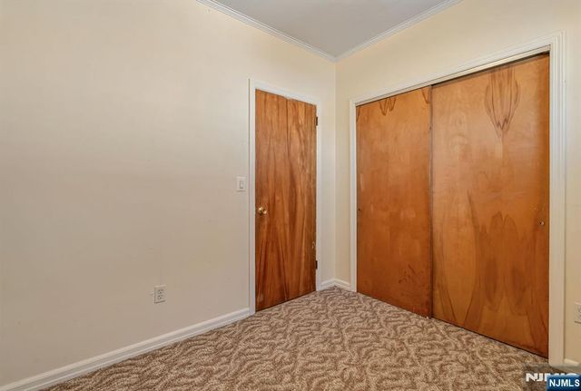54 Gall Avenue, Elmwood Park, NJ 07407