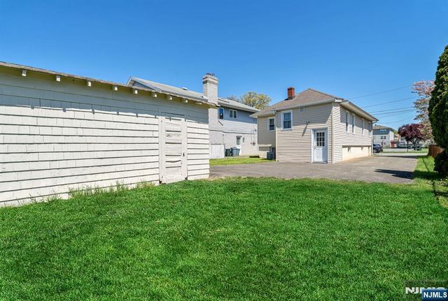 54 Gall Avenue, Elmwood Park, NJ 07407