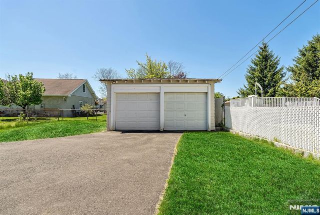 54 Gall Avenue, Elmwood Park, NJ 07407