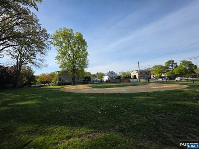 54 Gall Avenue, Elmwood Park, NJ 07407