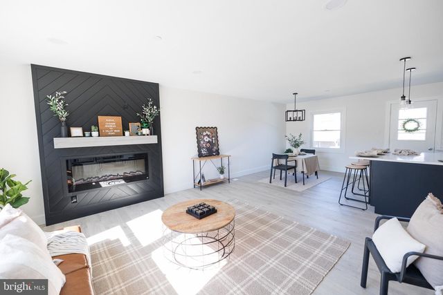 6 VALLEY BEND RD, Westminster, MD 21157