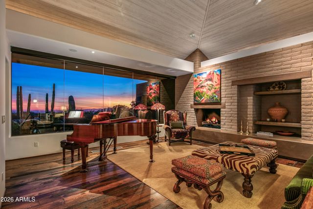 11131 E GRAYTHORN Drive, Scottsdale, AZ 85262