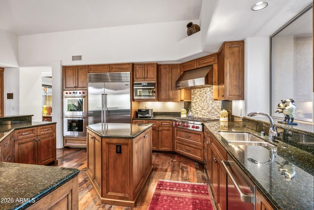 11131 E GRAYTHORN Drive, Scottsdale, AZ 85262