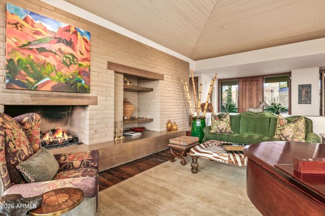 11131 E GRAYTHORN Drive, Scottsdale, AZ 85262