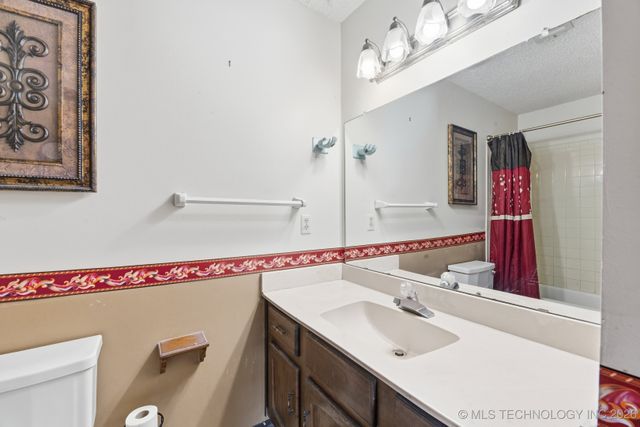 428 N Spruce Avenue, Bartlesville, OK 74006