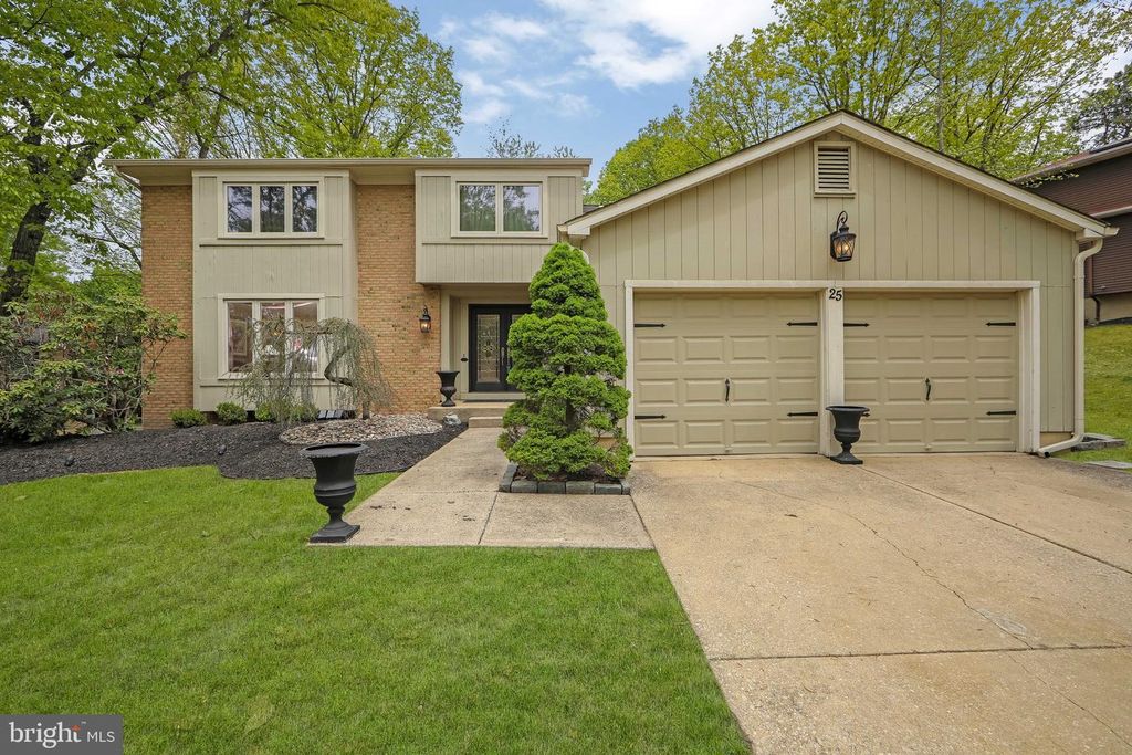 25 ACORN HILL DR, Voorhees, NJ 08043