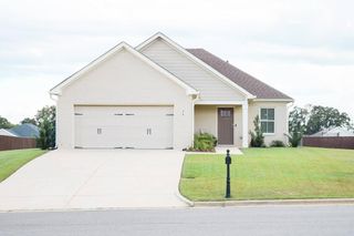 76 Popcorn Cir, Dothan, AL 36301