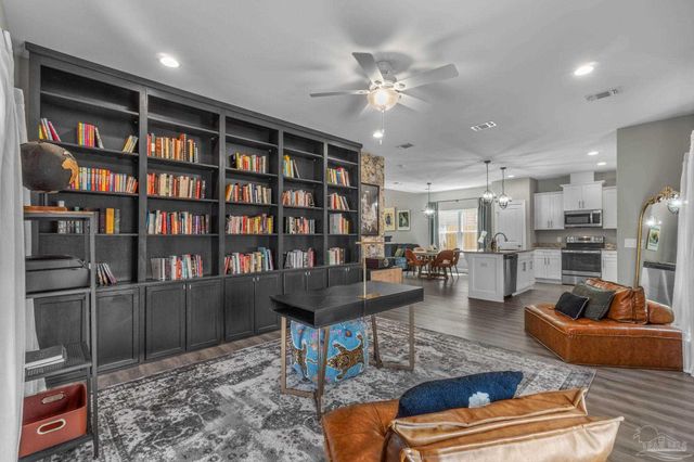 2339 Hadleigh Hills Ct, Navarre, FL 32566