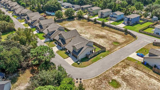 2339 Hadleigh Hills Ct, Navarre, FL 32566
