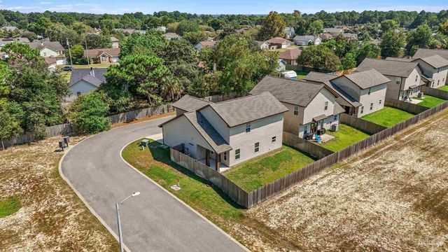 2339 Hadleigh Hills Ct, Navarre, FL 32566
