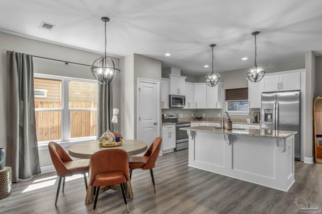2339 Hadleigh Hills Ct, Navarre, FL 32566