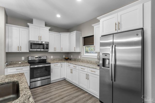 2339 Hadleigh Hills Ct, Navarre, FL 32566