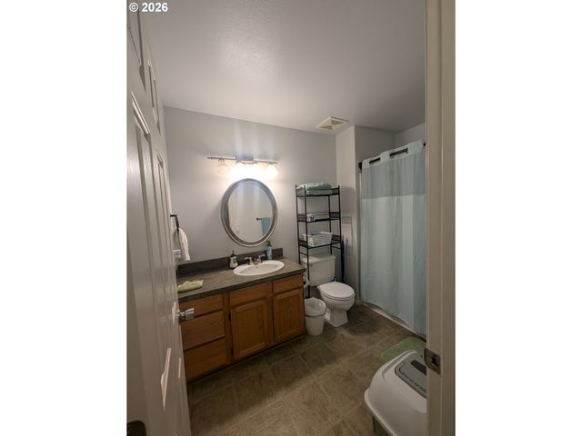 202 Ne RIFLE RANGE St 6, Roseburg, OR 97470