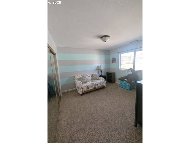 202 Ne RIFLE RANGE St 6, Roseburg, OR 97470