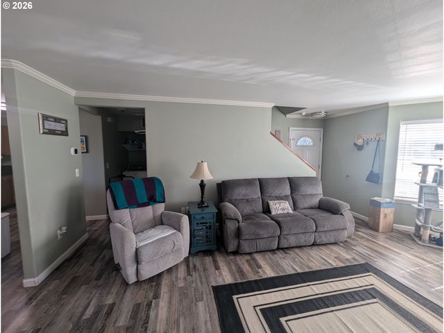 202 Ne RIFLE RANGE St 6, Roseburg, OR 97470