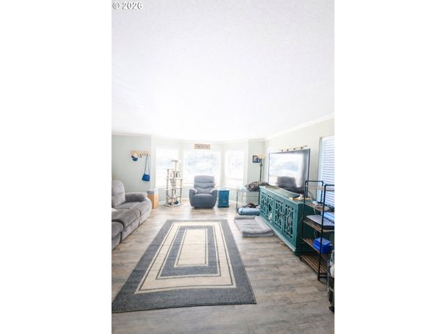 202 Ne RIFLE RANGE St 6, Roseburg, OR 97470